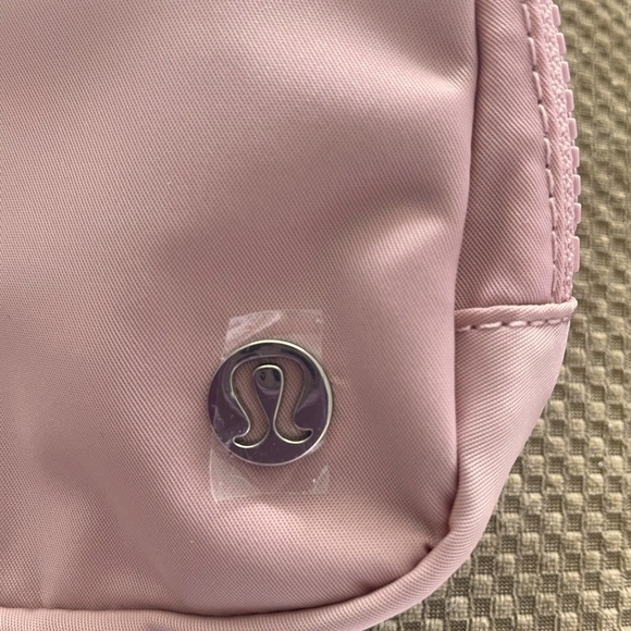 🌟SOLD🌟NWT Lululemon Everything Belt Bag -Sold Out color Blush Rose Pink - Picture 5 of 6